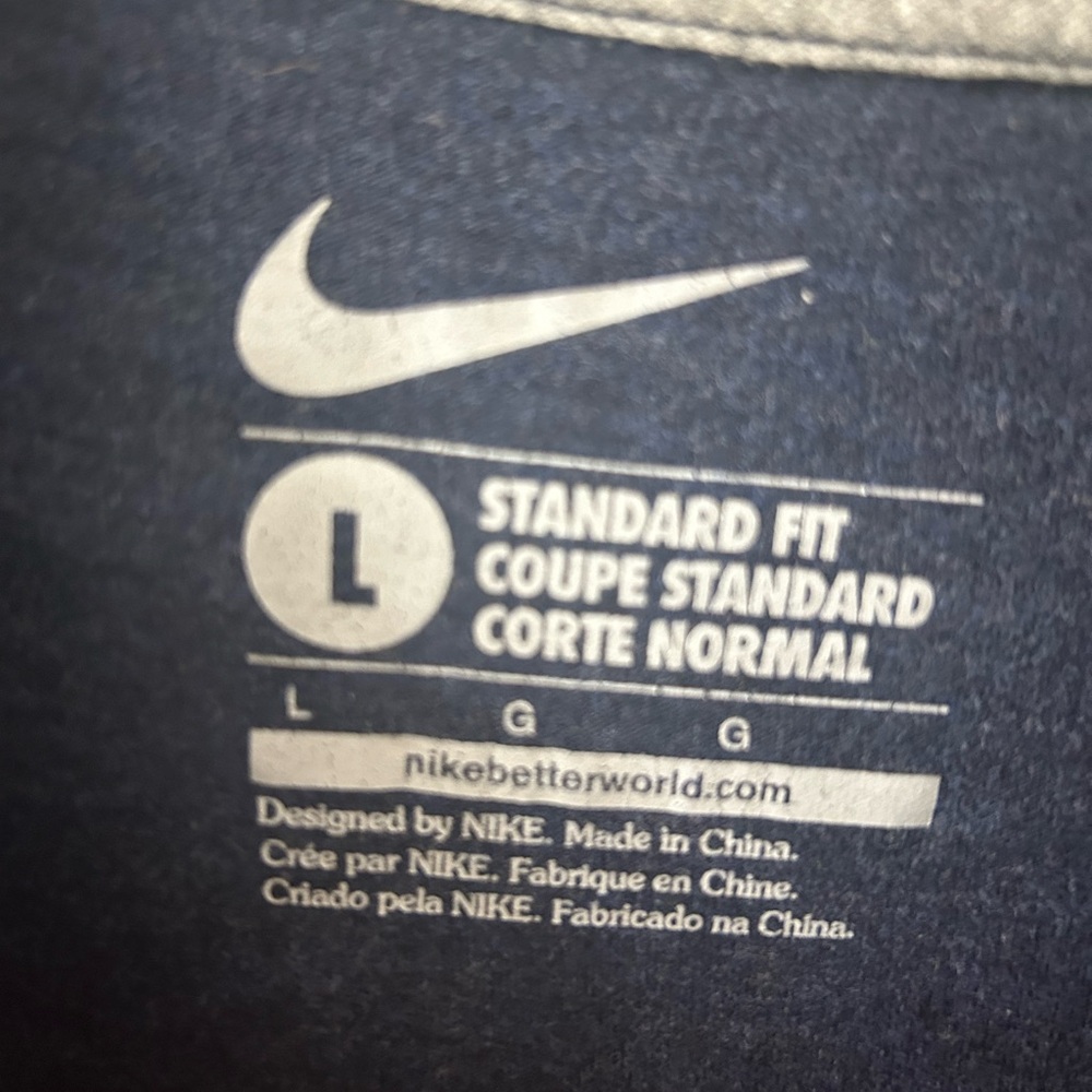 ***VERY RARE*** CR7 Cristiano Ronaldo signature V-neck Nike T-shirt - Picture 2 of 3